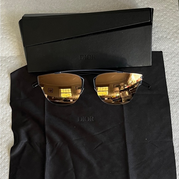 Authentic Christian Dior Sunglasses🕶️🕶️ - Picture 3 of 9